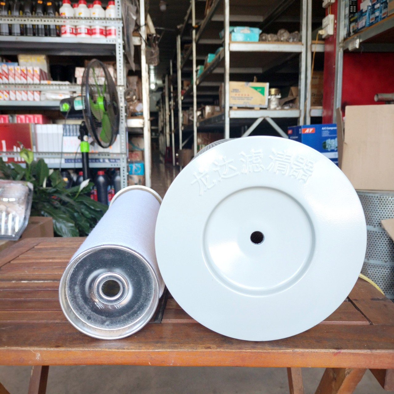 Lọc gió động cơ xe tải, xe ben Dongfeng TMT, Cửu Long 7 tấn, mã lọc A-2042, kích thước 200*420, sắt đáy cạn có ruột.