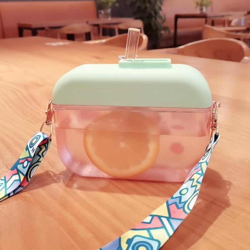 Bình nước hình máy ảnh cực cute 400ml có dây đeo đáng yêu kèm hình dán sticker xinh xắn
