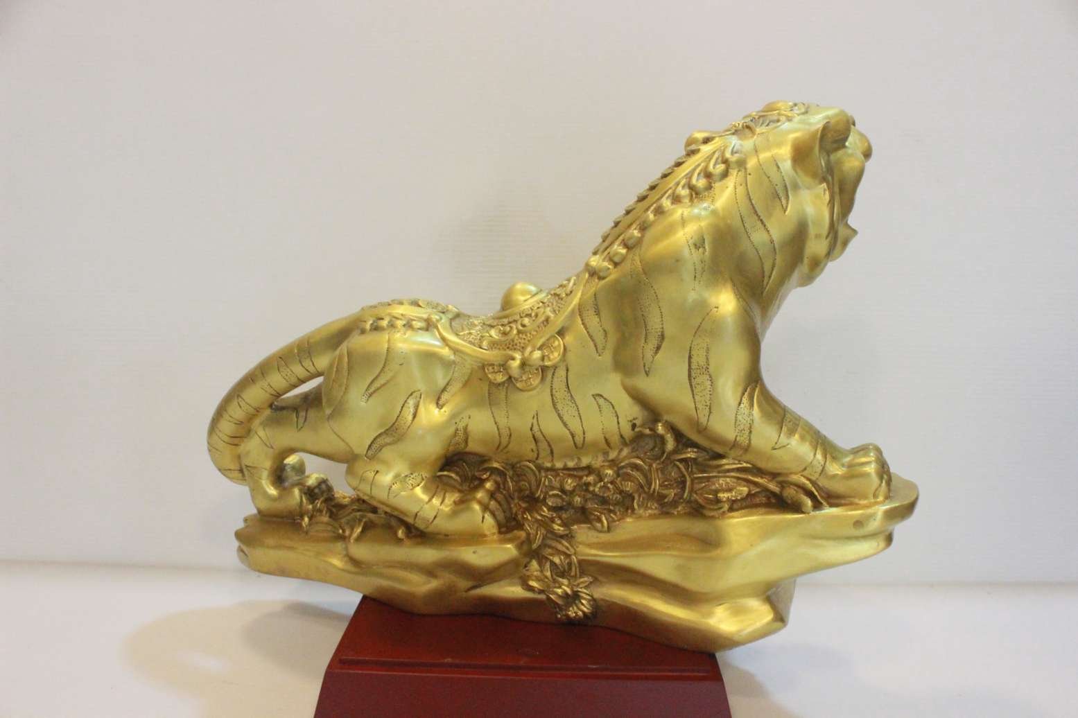 Tượng hổ gầm bằng đồng vàng 30cm, 35cm