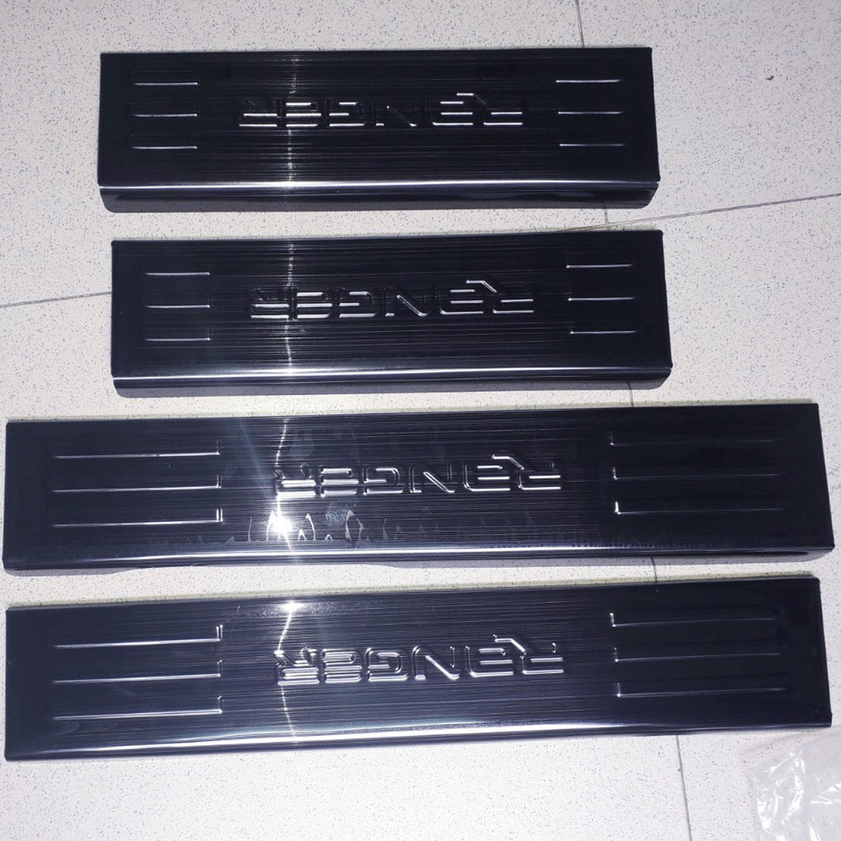 Bộ Nẹp Bước Chân Trong Ngoài Mạ Titan Cao Cấp Dành Cho Ô Tô Ford Ranger 2016-2019