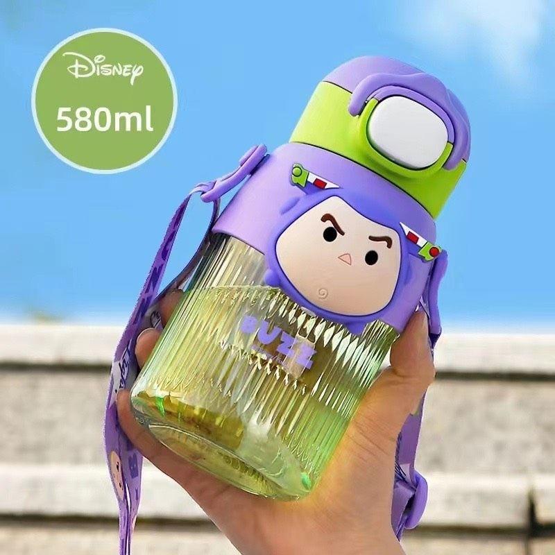 Bình Nước Hang DlSNEY siêu đẹp. Hình nổi bấm kêu chút chít. 2in1 : đầu ống hút và uống trực tiếp, có dây đeo .