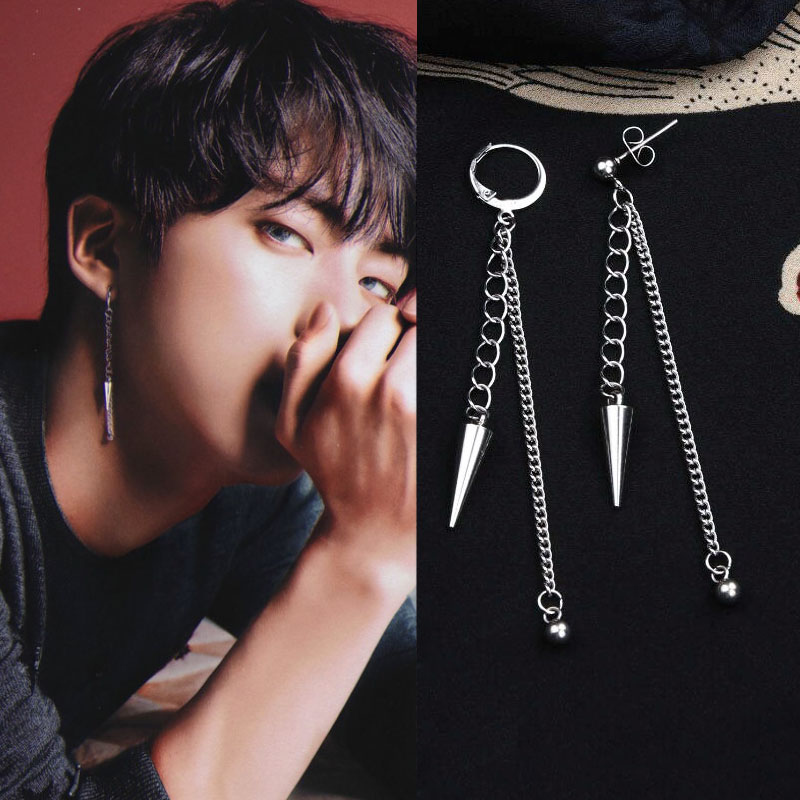 Bông tai Jin BTS đeo phong cách unisex