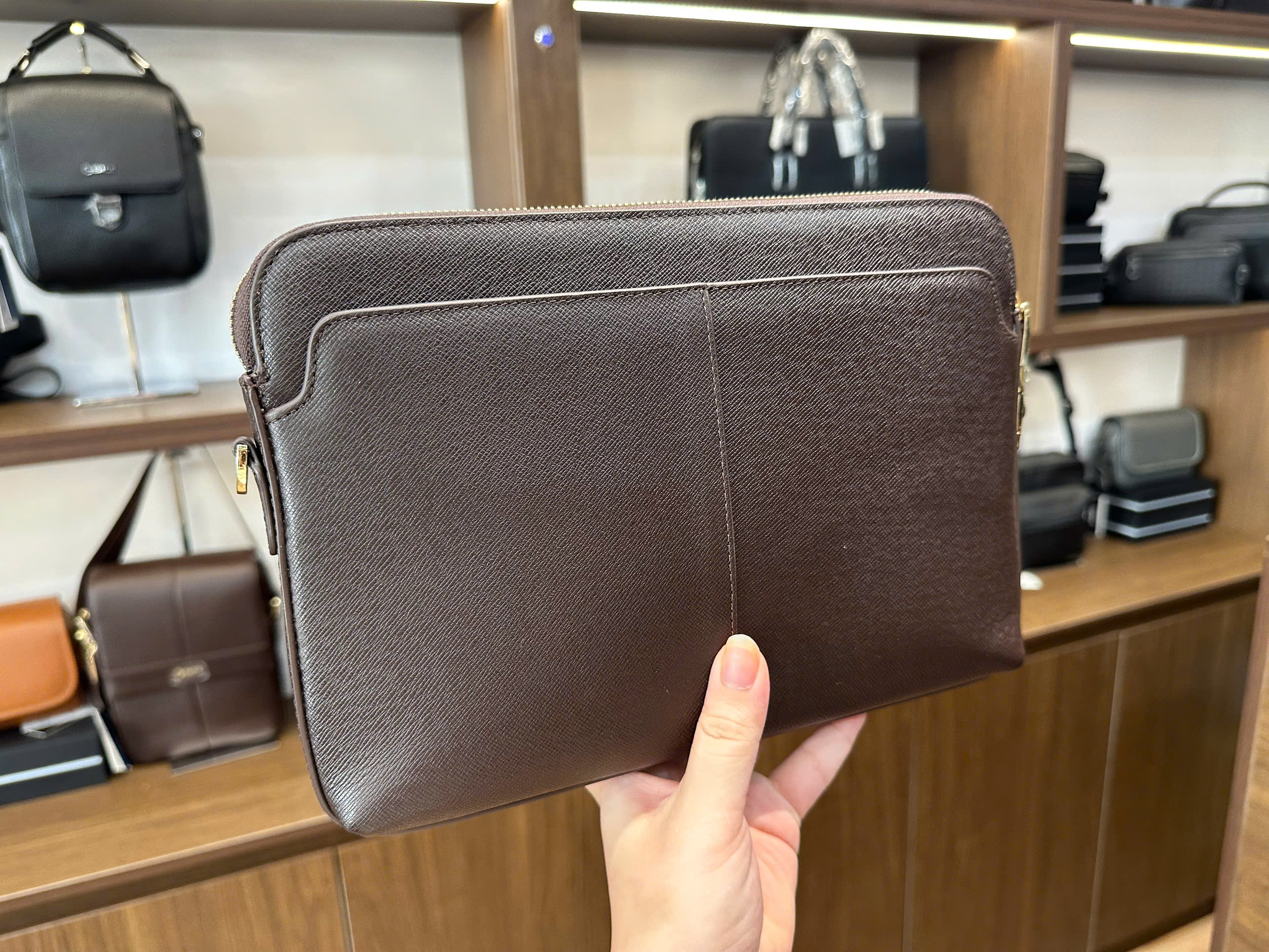 Clutch Da Ví Cầm Tay Kẹp Nách GENCE CK24 Da Bò Khóa Số Cao Cấp Màu Nâu