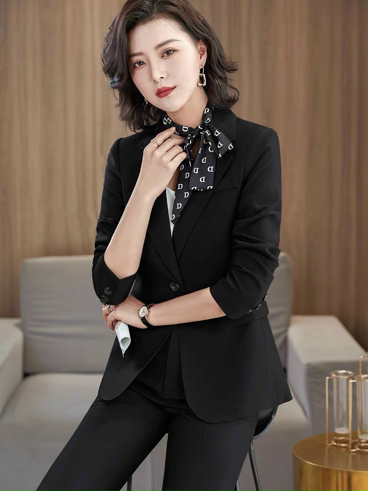 Bộ Vest Nữ Kèm Khăn Lụa