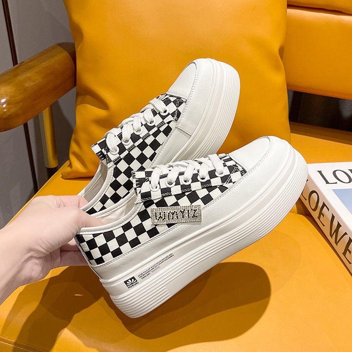 Little white shoes 2022 spring new inner heightening thick bottomed muffin shoes versatile popular casual canvas women's shoes