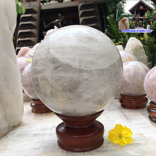 Quả cầu phong thủy đá thạch anh trắng tự nhiên trừ tà QC764 nặng 9kg đường kính 19cm – Vật phẩm phong thủy may mắn
