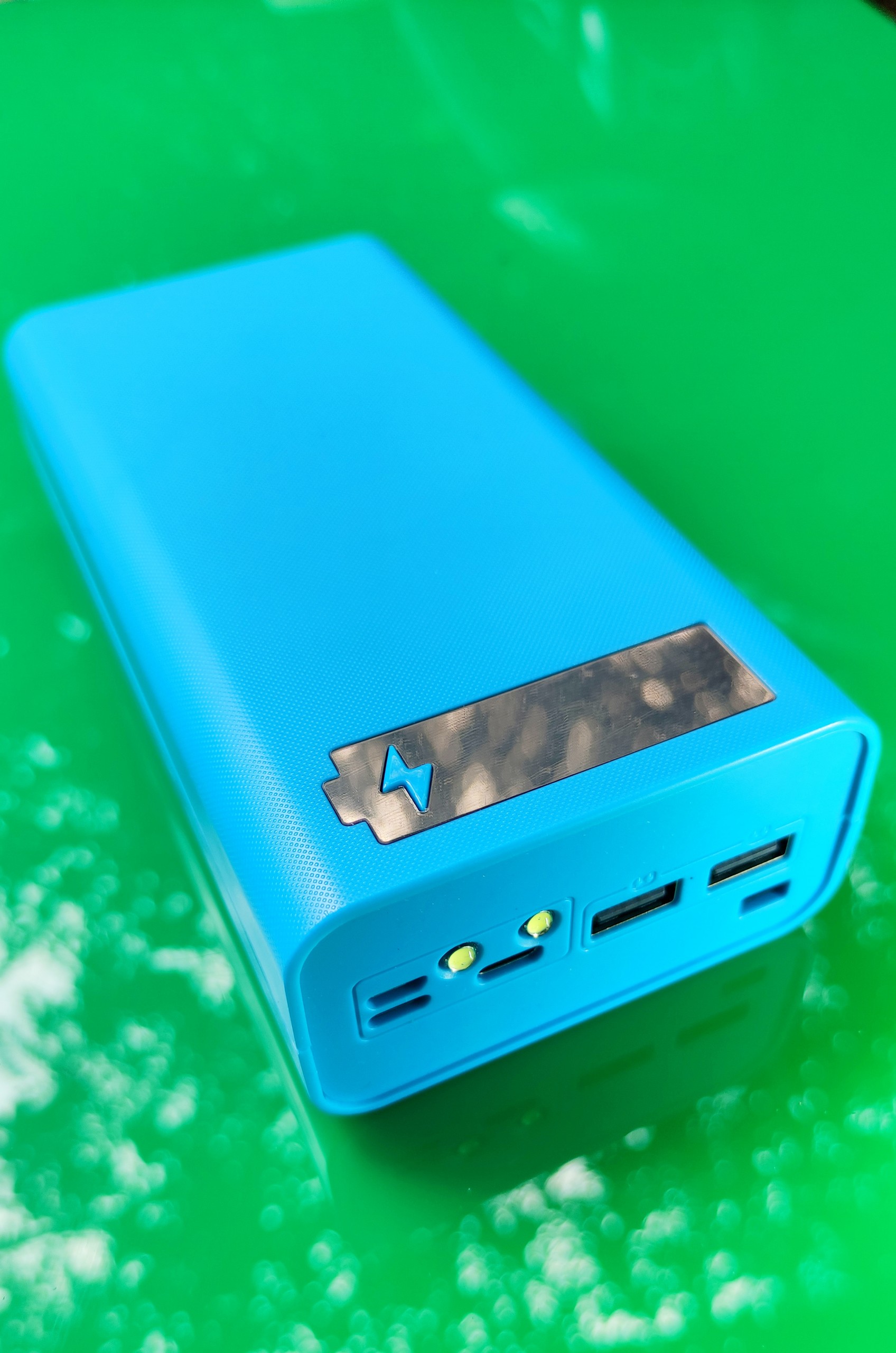 Box sạc dự phòng 12 cell 18650 có đèn LED 3 cổng vào micro USB Type-C apple nắp trượt và dây da cao cấp