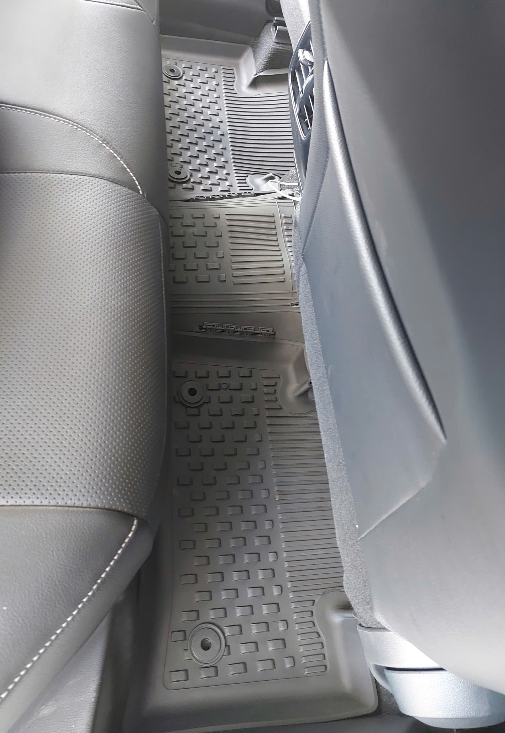 Thảm lót sàn ô tô nhựa TPE Silicon Hyundai Kona 2017+ Black Nhãn hiệu Macsim