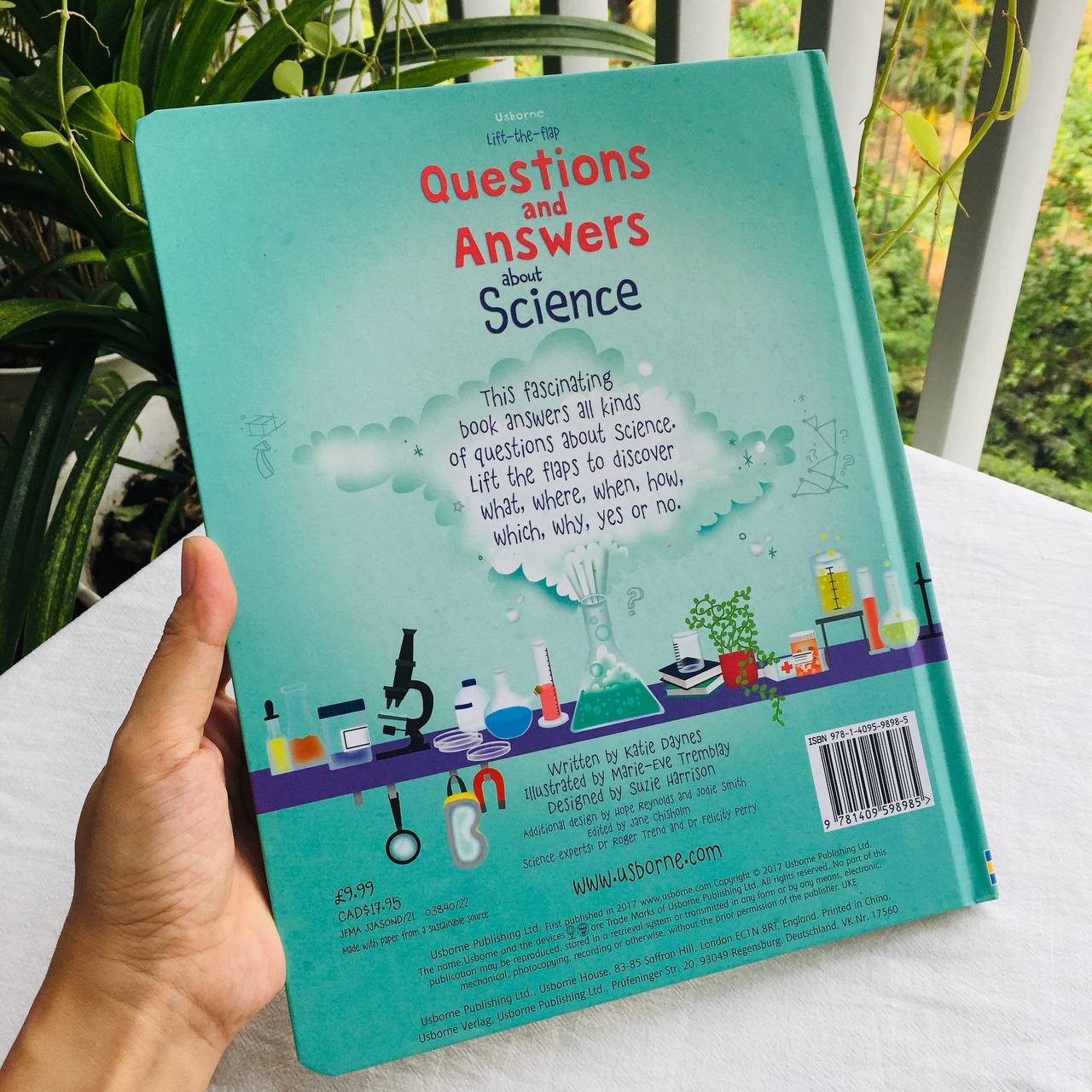 Sách tương tác tiếng Anh - Usborne Lift-The-Flap Questions And Answers About Science