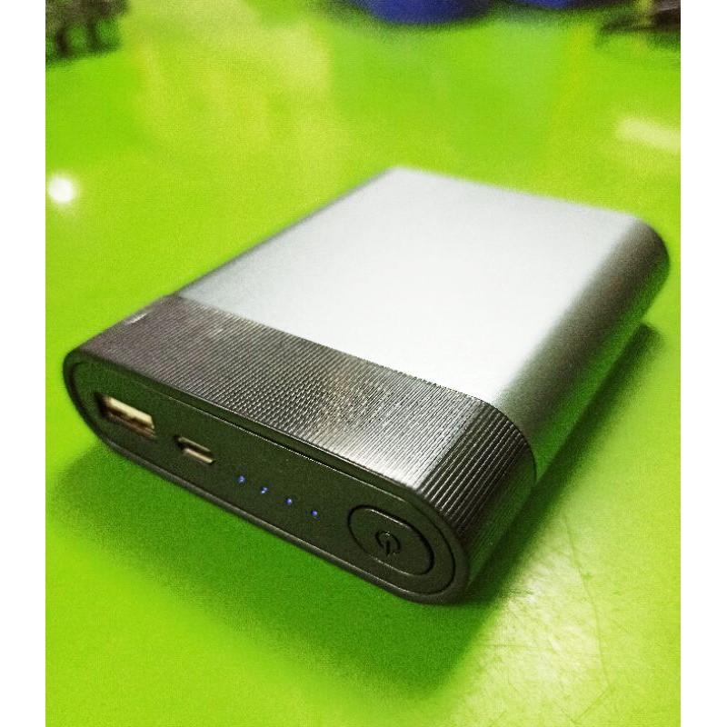 Sạc dự phòng 10.400mah vỏ nhôm màu xám đen