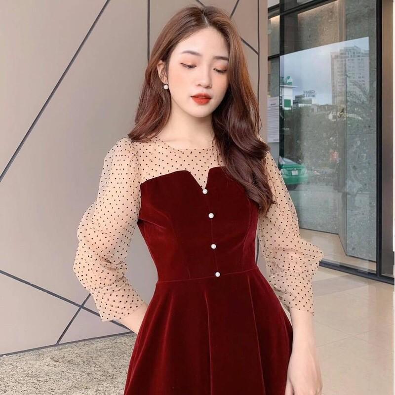 Đầm nhung đỏ xoè phối voan lưới khoét cổ V siêu sang