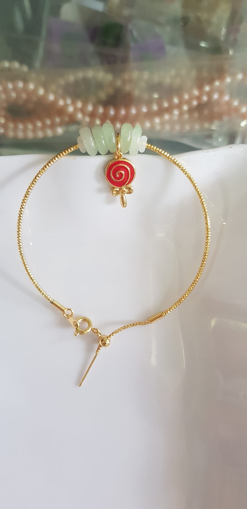 Vòng Tay charm xinh đẹp 5 đồng tiền đá cẩm thạch tự nhiên Đồng tiền Trắng Xanh nhẹ phối charm đỏ kiểu tròn may mắnVòng màu vàng khoen rút xinh Nữ đeo dễ thương ạ