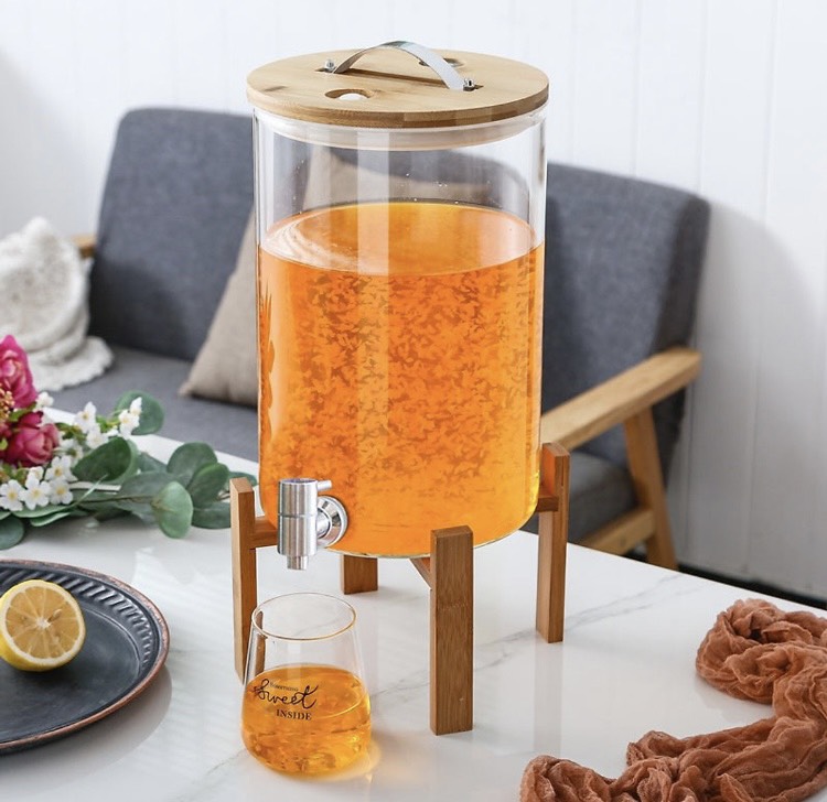 BÌNH THỦY TINH CÓ ĐẾ GỖ, VÒI VẶN TIỆN LỢI ĐỰNG NƯỚC HOA QUẢ, ÉP TRÁI CÂY CRYSTAN - VD705
