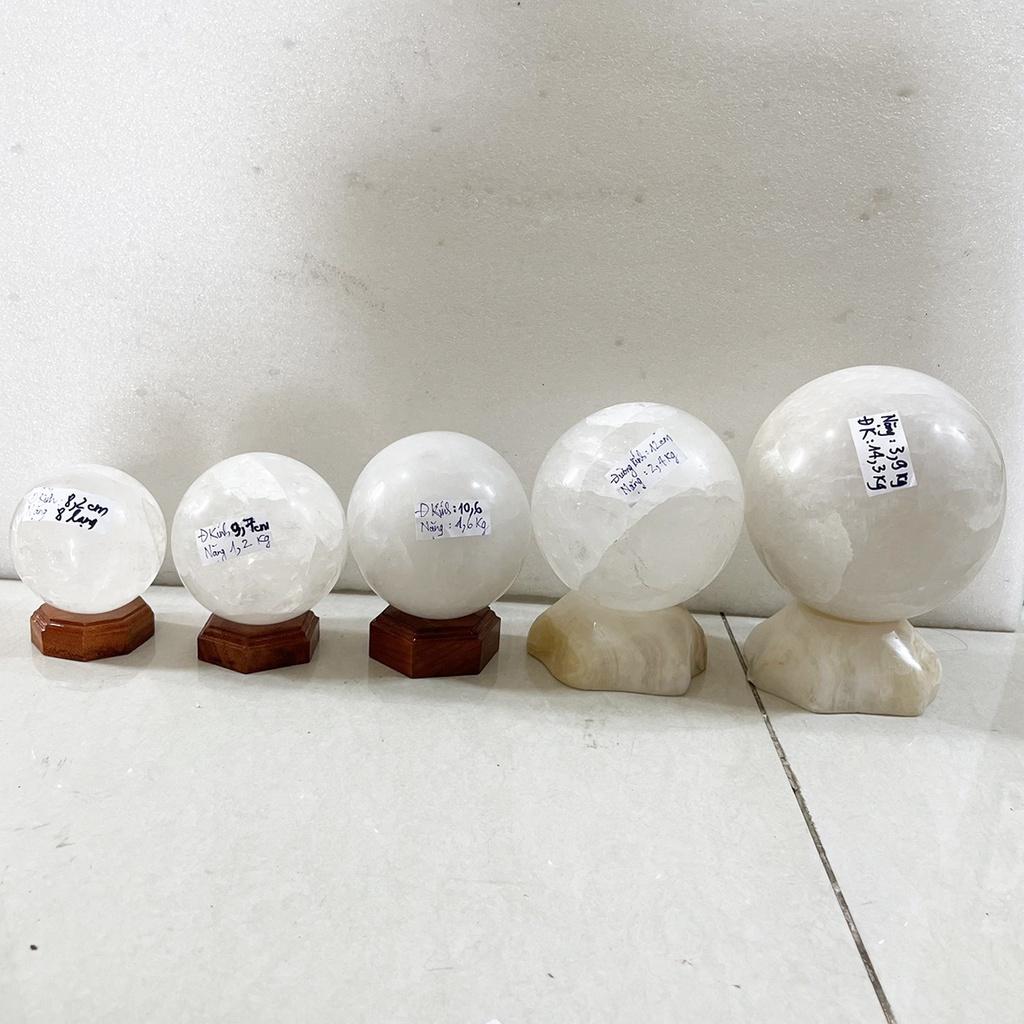 Cầu bi phong thủy đá thạch trắng trong đường kính 5-15 cm có đế