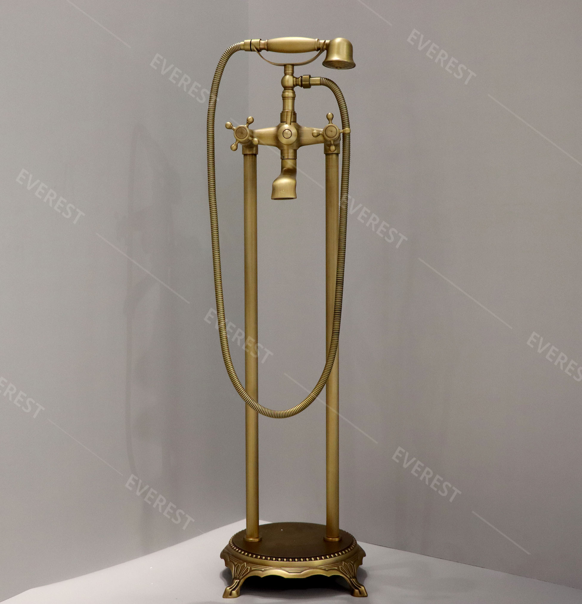 Sen bồn tắm đặt sàn bằng đồng EVEREST EV-1115