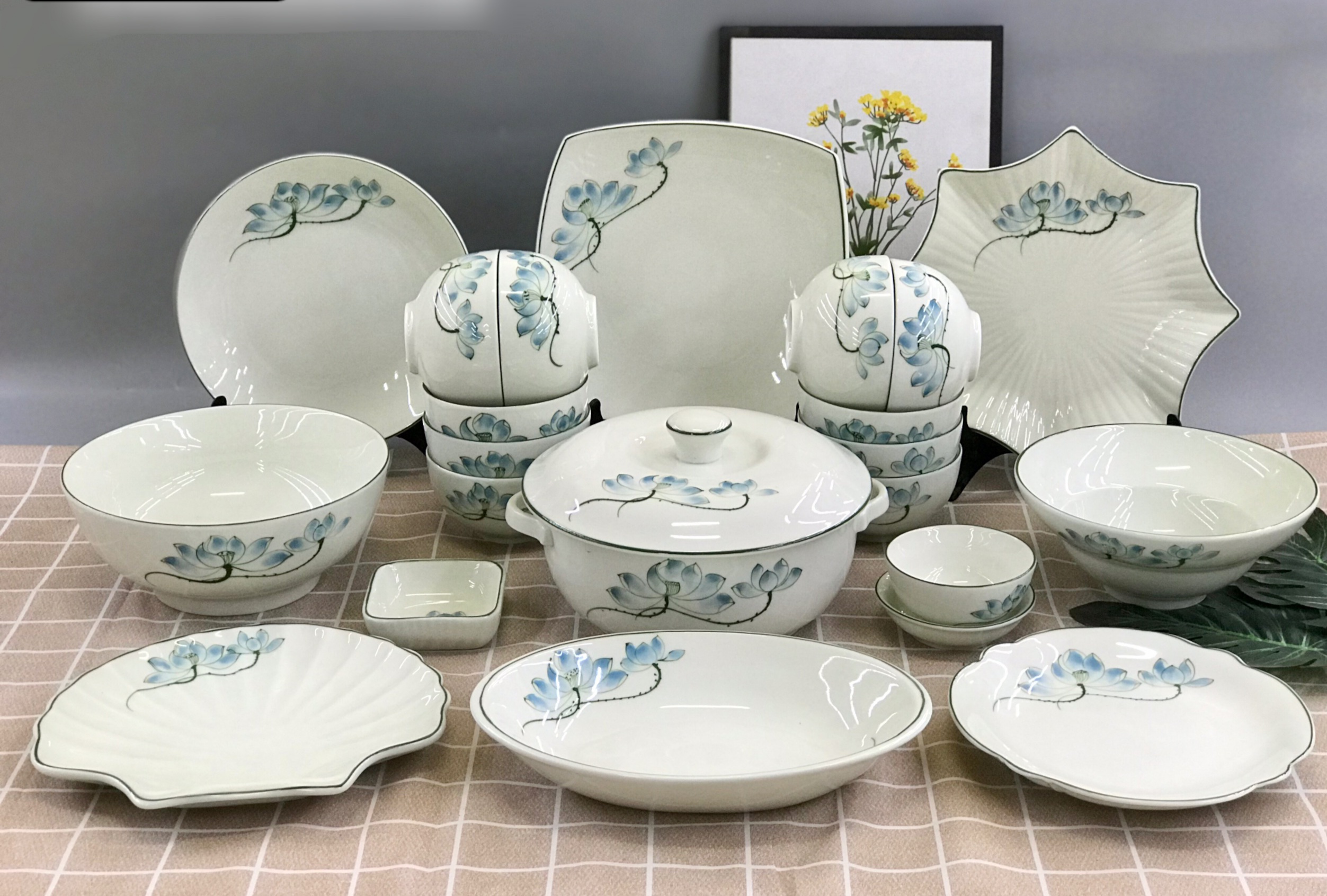 BỘ BÁT ĐĨA VẼ SEN MEN KEM BÁT TRÀNG