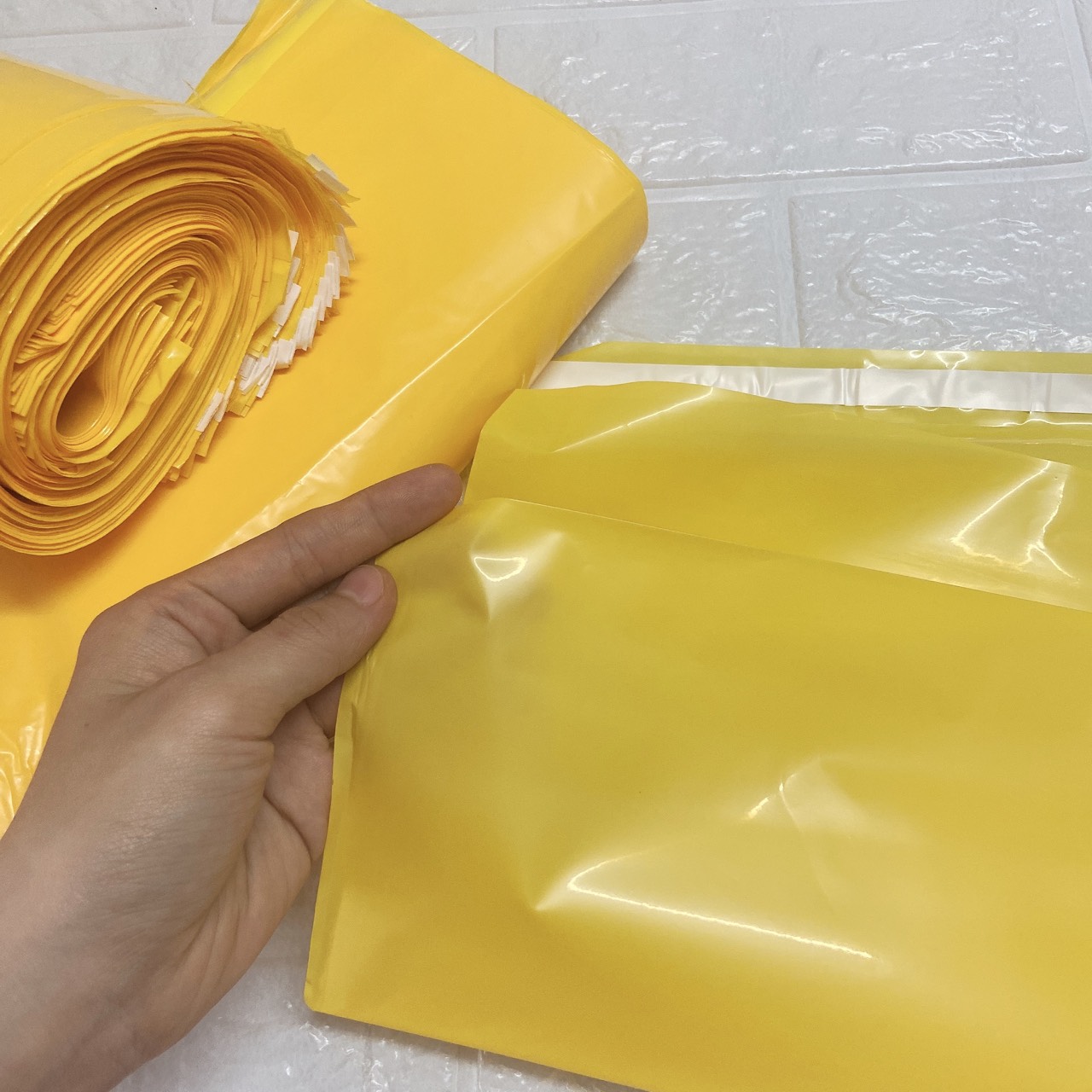[1Kg–Màu Vàng - Đủ size] Túi gói hàng túi niêm phong tự dính - túi đóng hàng chuyển phát nhanh có sẵn keo dính