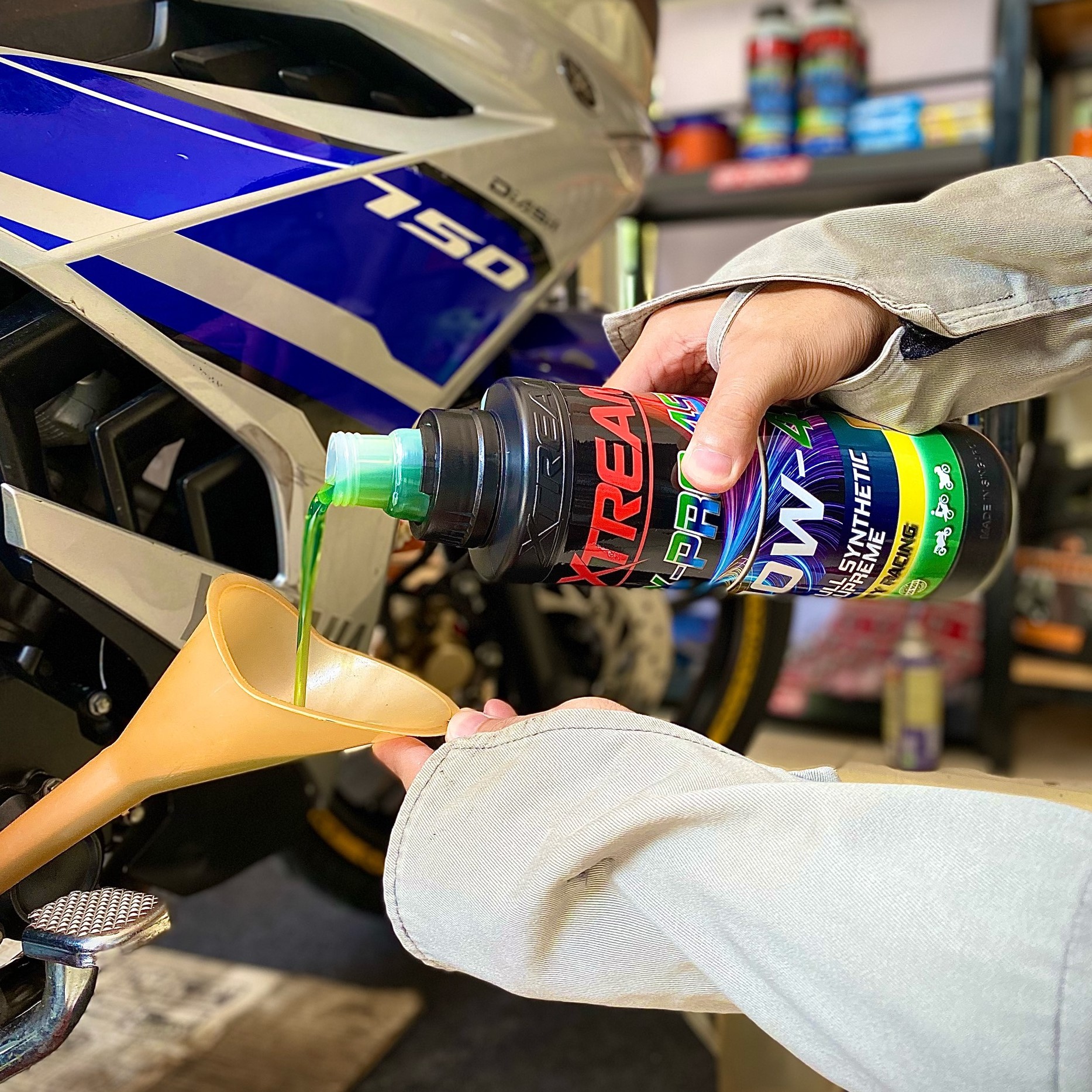 Nhớt XTREAM X-PRO 4ST City Racing 1L + DƯỠNG SÊN Xtream 100ml + SÚC ĐỘNG CƠ Xtream 50ml