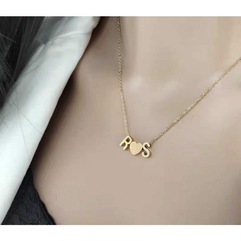 Dây chuyền vòng cổ mặt chữ cái titan không đen nam nữ cặp đôi trái tim chữ cái tên your name quà tặng bạn gái