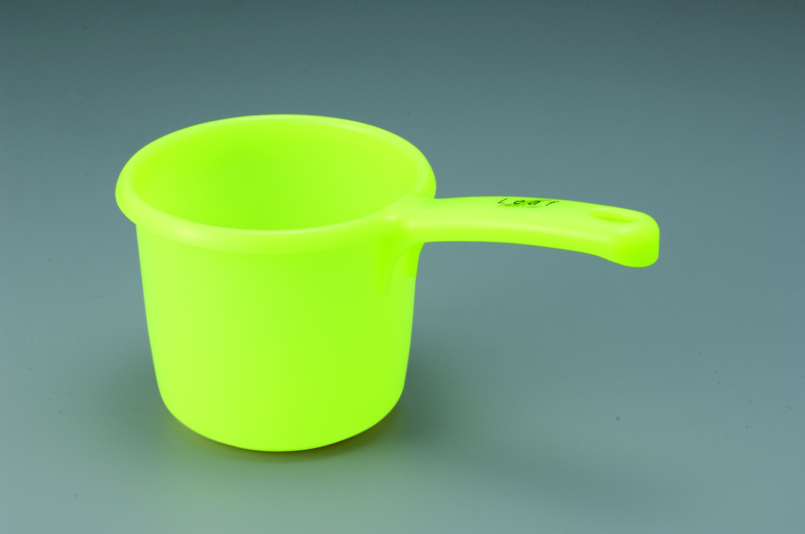 Gáo nhựa 1,3L Màu xanh INOMATA Nội địa Nhật Bản