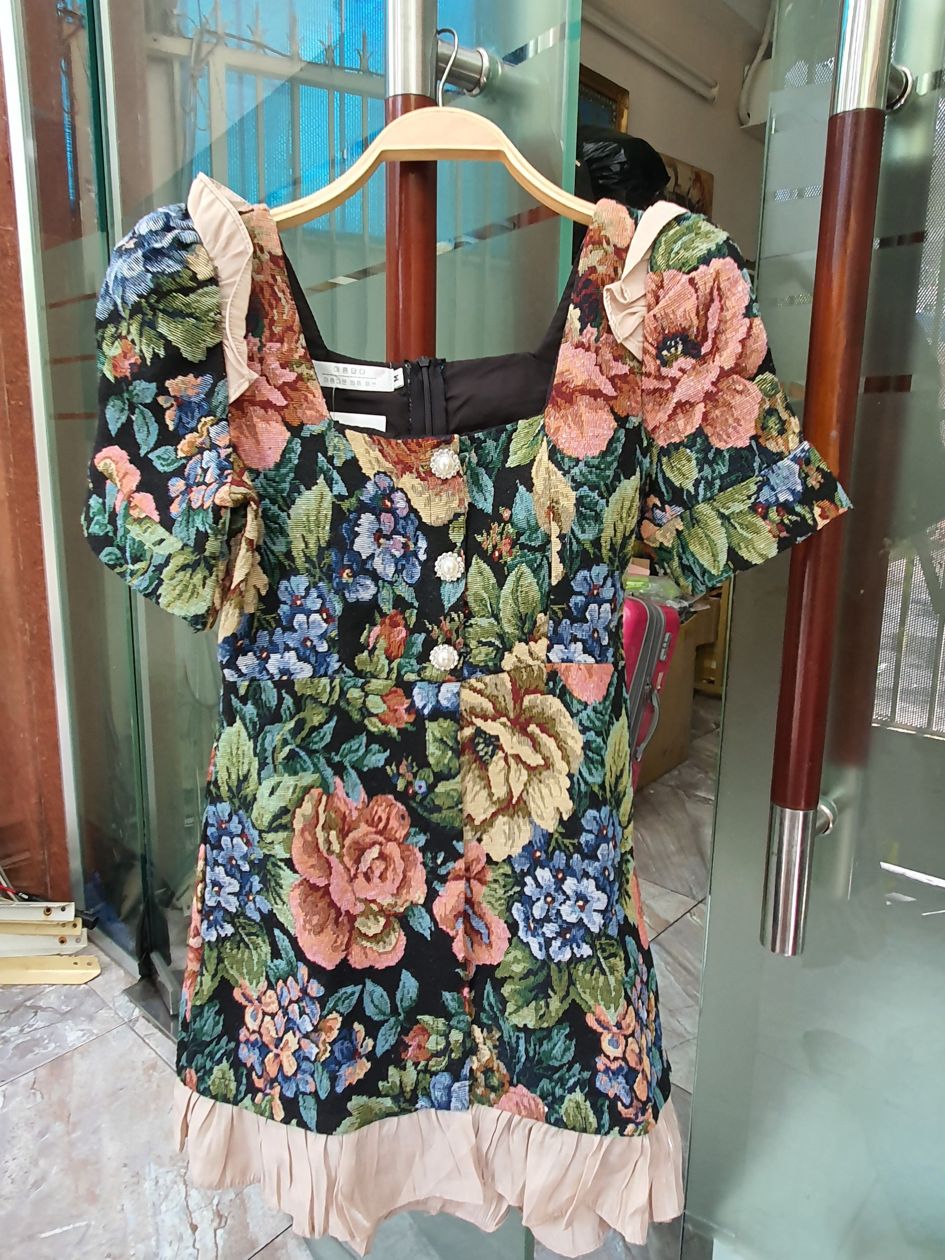 Đầm cổ vuông tay bồng hoa xinh