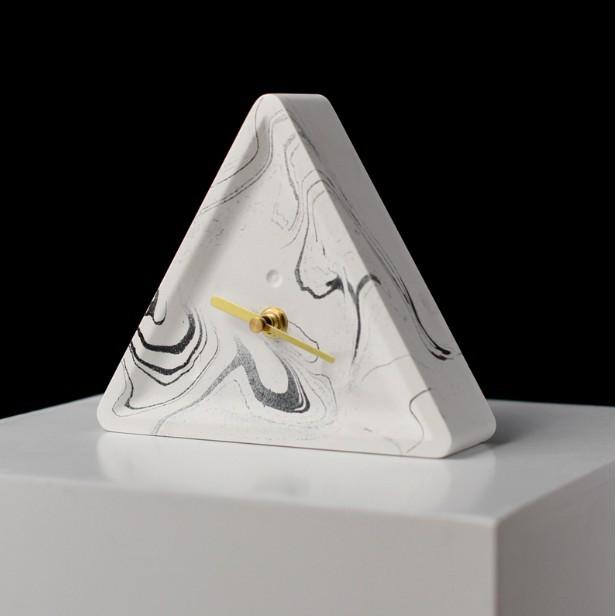Khuyến mãi - ĐỒNG HỒ ĐỂ BÀN TRIANGLE MARBLE