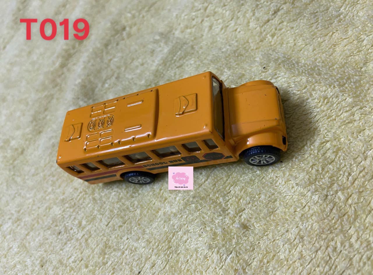 Set 4 chiếc xe ô tô, xe bus, xe tải, xe khách bằng kim loại bền, đẹp, an toàn cho bé