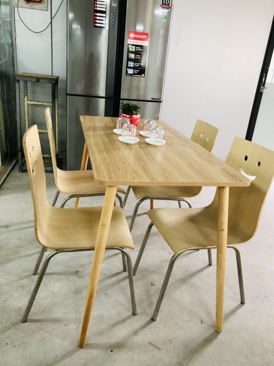 Bàn ăn gia đình, bàn gỗ phù hợp mọi không gian.GP181