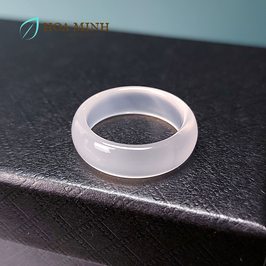 Nhẫn đá Mã Não trắng độ dày 6 li, size 6-7, đường kính 16.5-17mm, phong thủy mệnh Kim mệnh Thủy | Hoa Minh Gem