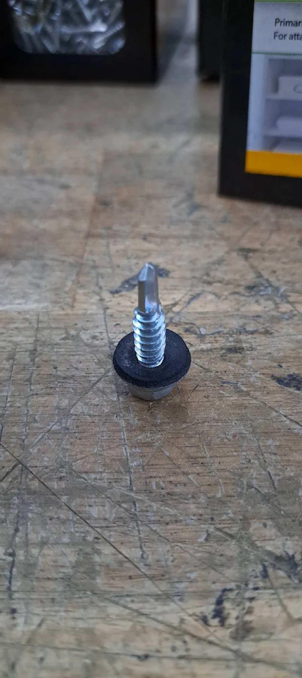 HỘP 500 CÂY VÍT LỤC GIÁC TỰ KHOAN VỚI VÒNG ĐỆM CAO SU 6.3X32MM 4KG 54196 TOLSEN - HÀNG CHÍNH HÃNG