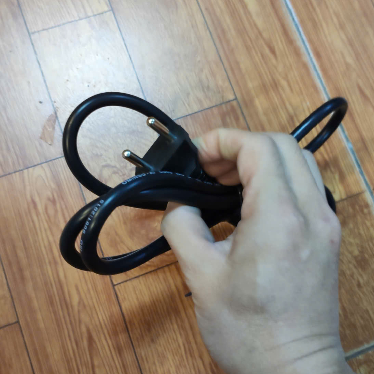 Dây nguồn liền phích cao cấp chịu tải Ominsu 2500W dài 1.5m - Nguồn nồi cơm điện, máy tính, điện gia dụng ...Hàng chính hãng