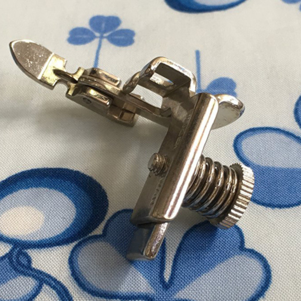 Chân Vịt Vào Dây Kéo Và Viền Ống Brother F036N - Hàng chính hãng