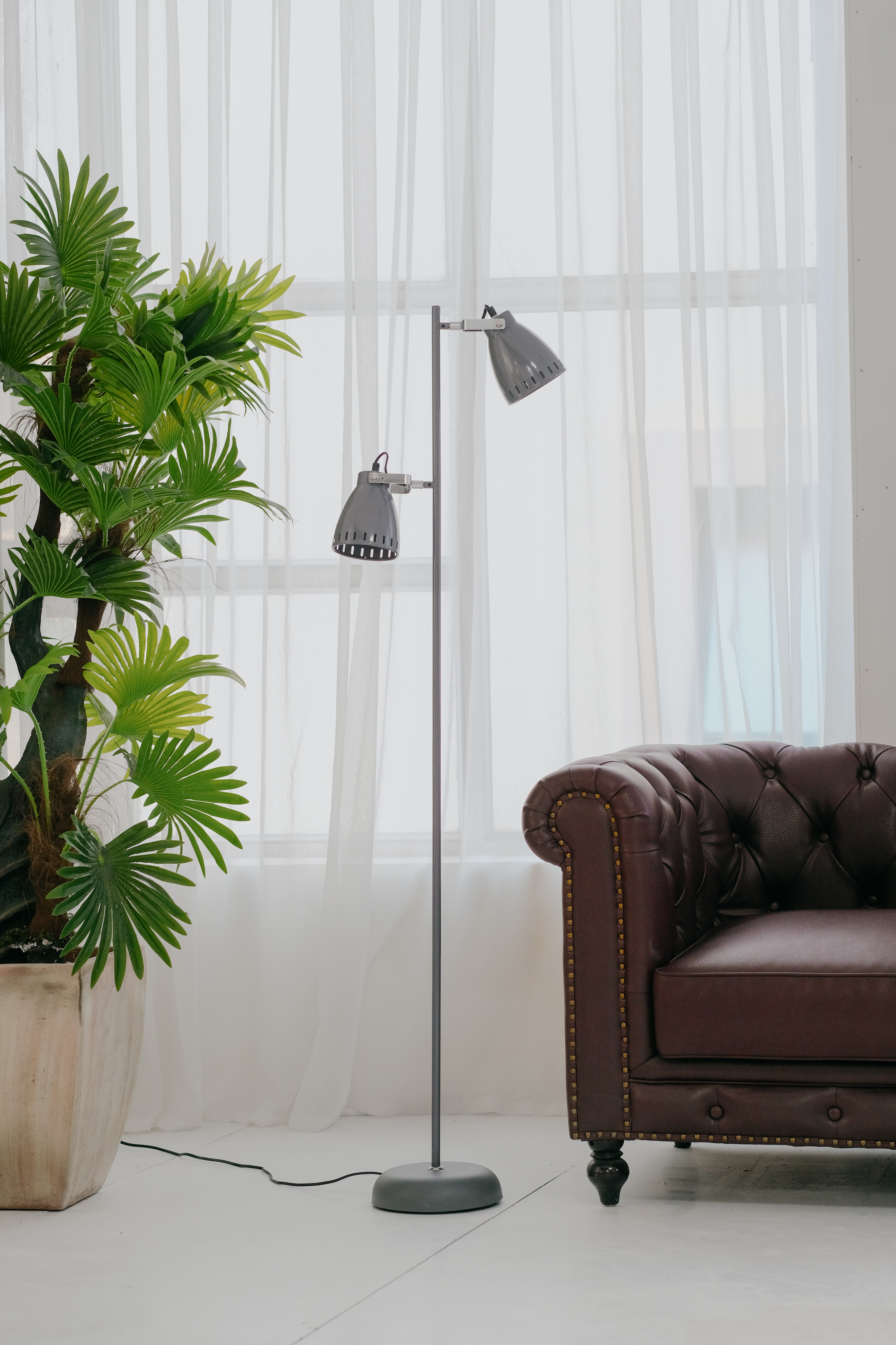 Đèn cây đứng 2 chụp màu xám - sơn tĩnh điện chống gỉ, chiếu sáng nhiều vị trí DCLA002
