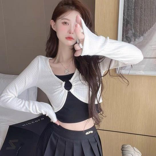 Set áo croptop tay dài phối phụ kiện tặng kèm áo hai dây trong chất thun gân tăm