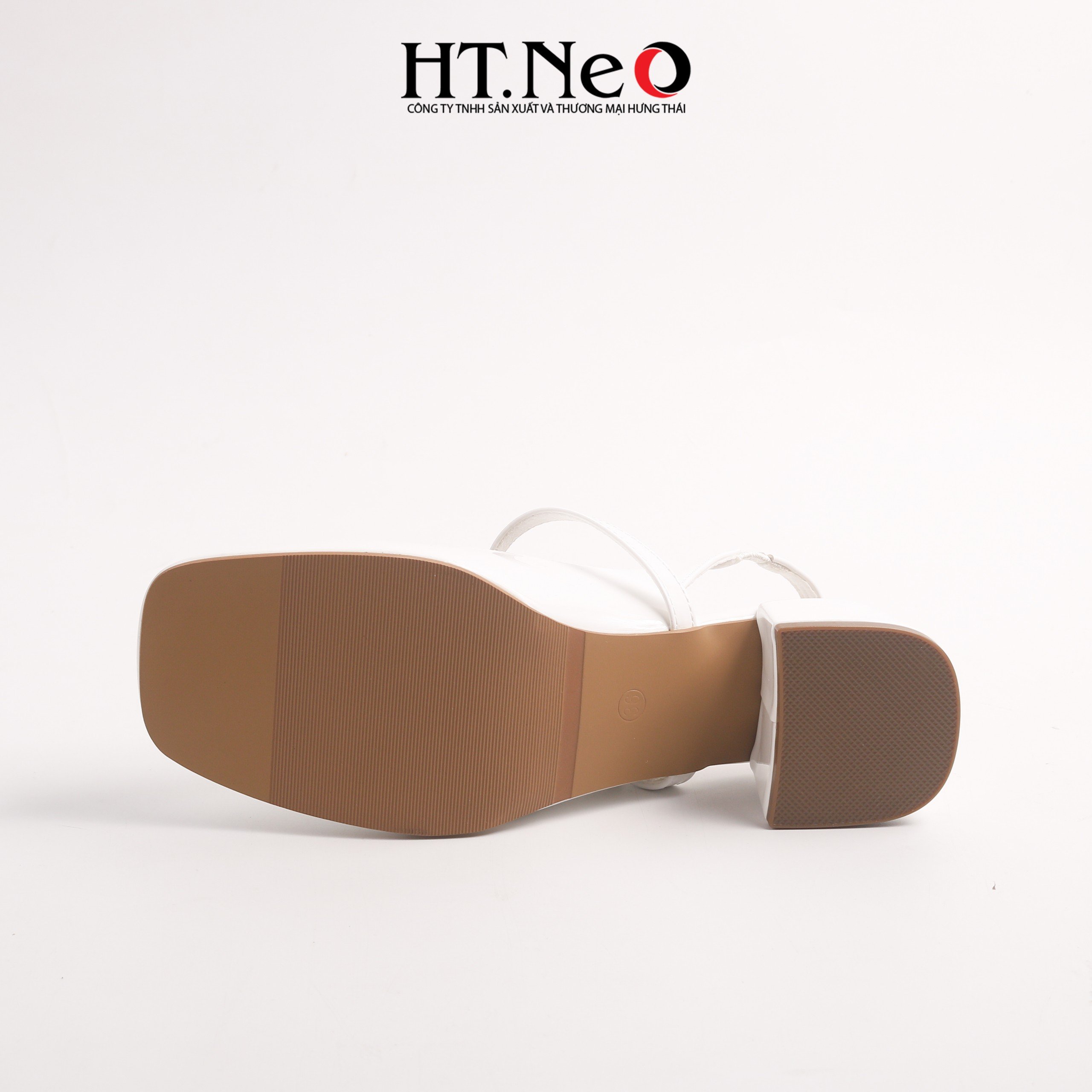 Sandal nữ gót trụ 5,5cm, mũi vuông, chất da bóng, sandal nữ quai đá MIU có quai hậu, thiết kế đơn giản, lót trong êm ái, cực dễ đi, vừa thoải mái, êm chân lại chắc chắn SDN230