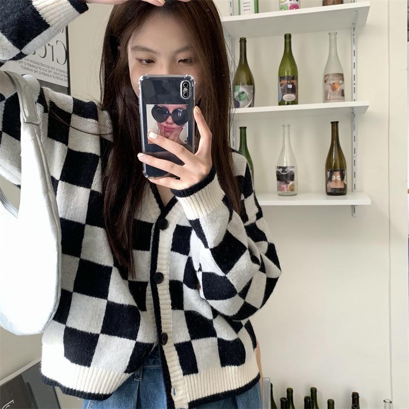 MS431 Áo len cardigan cổ tim kẻ caro