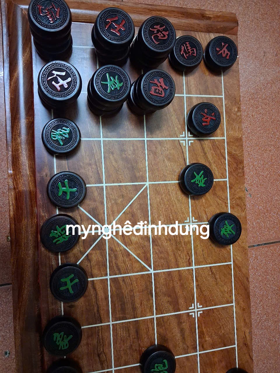 Combo bộ bàn cờ tướng gỗ hương đá  + quân gỗ trắc đỏ đen víp