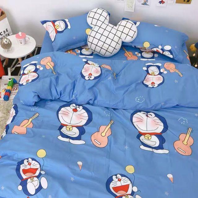 Bộ vỏ chăn ga gối Cotton poly mẫu Doremon đánh đàn