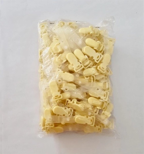 Kẹp thẻ nhựa vàng