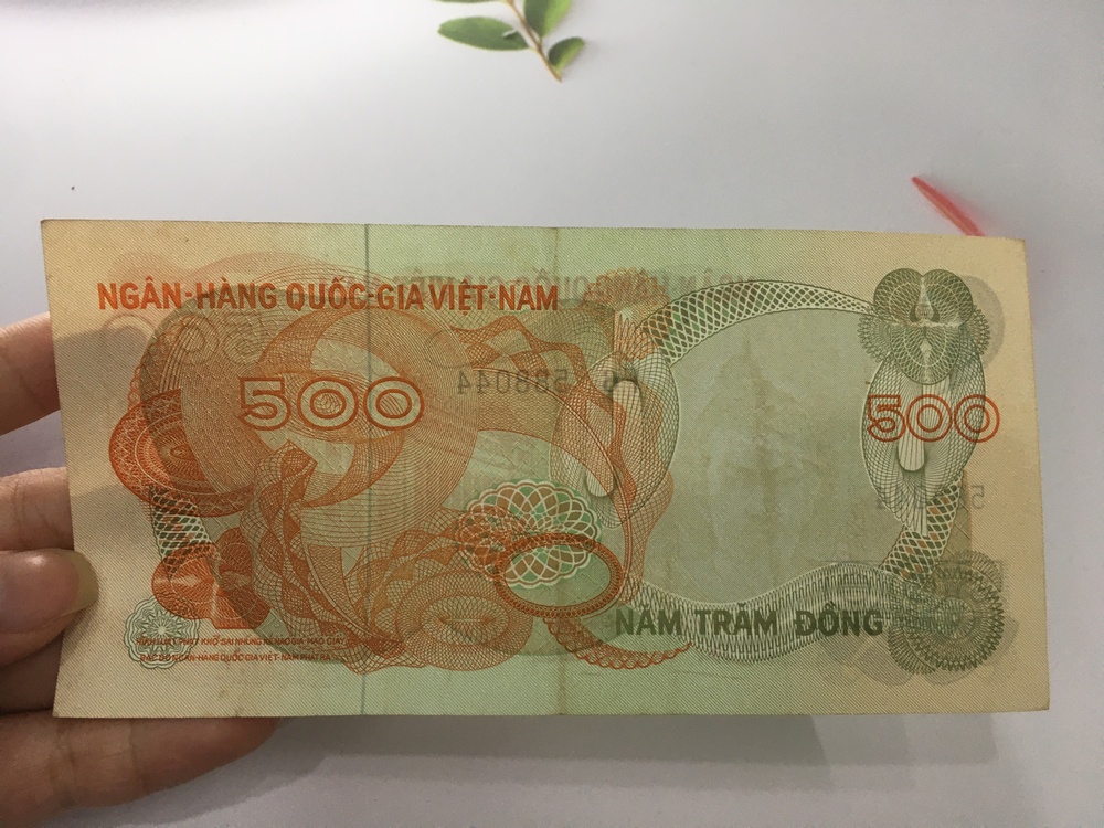 500 đồng hoa văn màu cam [TIỀN SÁNG ĐẸP NHƯ HÌNH] sưu tầm tiền cổ Việt Nam, tặng phơi nylon bảo vệ tiền