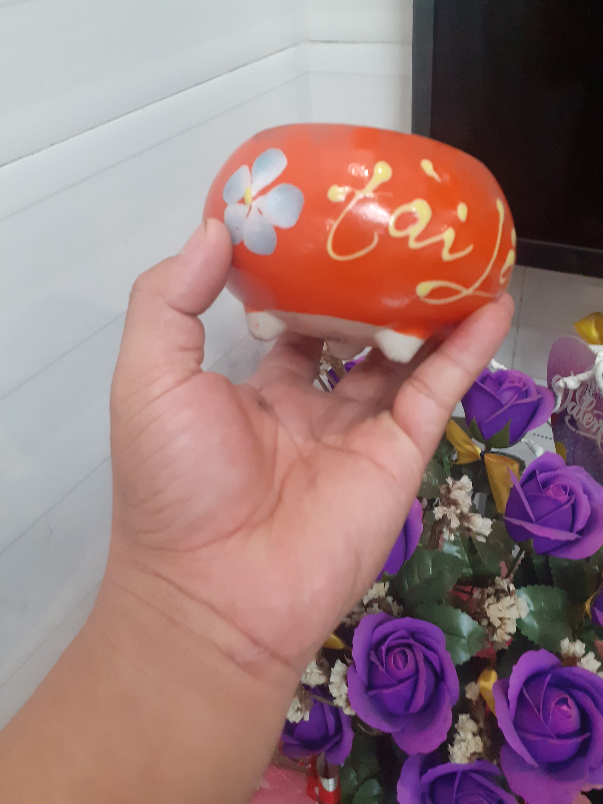 Chậu tròn tài lộc có chân đế cam lè nè