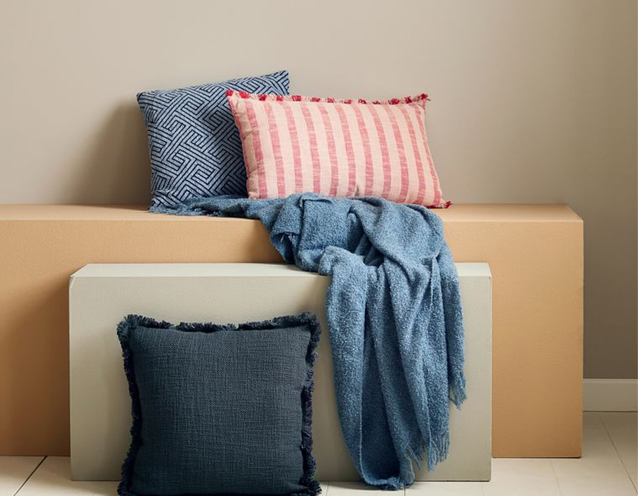 Gối trang trí | JYSK Dagfiol | cotton | đỏ nhạt/đỏ | R40xD60cm
