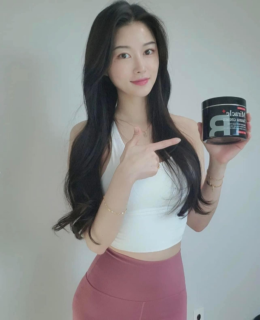 Kem tan mỡ Black Editon kèm đai quấn bụng thon gọn