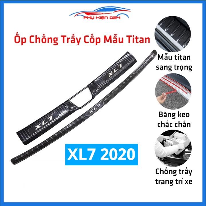 Ốp chống trầy cốp Suzuki XL7 2020 vân titan bảo vệ xe