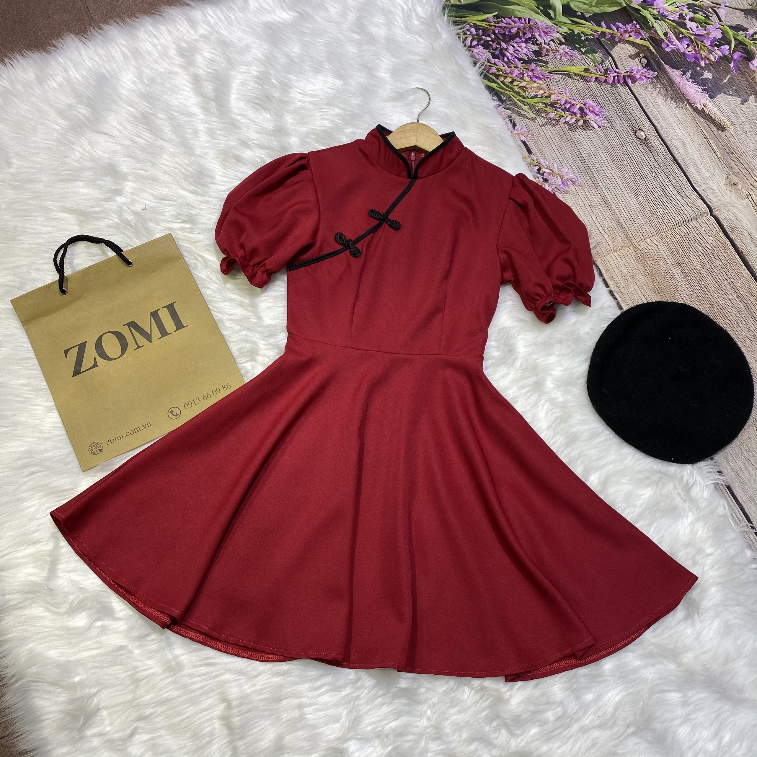 Đầm đỏ dáng xòe kiểu sườn xám hiện đại thiết kế ZOMI 