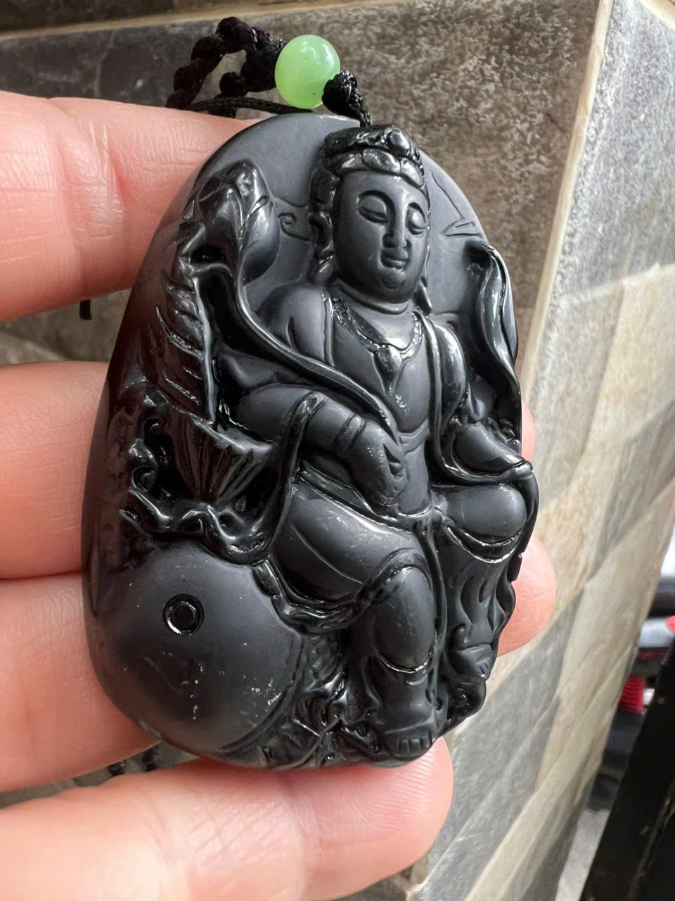 Mặt Dây Chuyền Nam Phật Quan Âm Cưỡi Cá Chép Đá Mã Não Đen Size To Cao 60mm Ngang 43mm Dầy 13mm ạ
