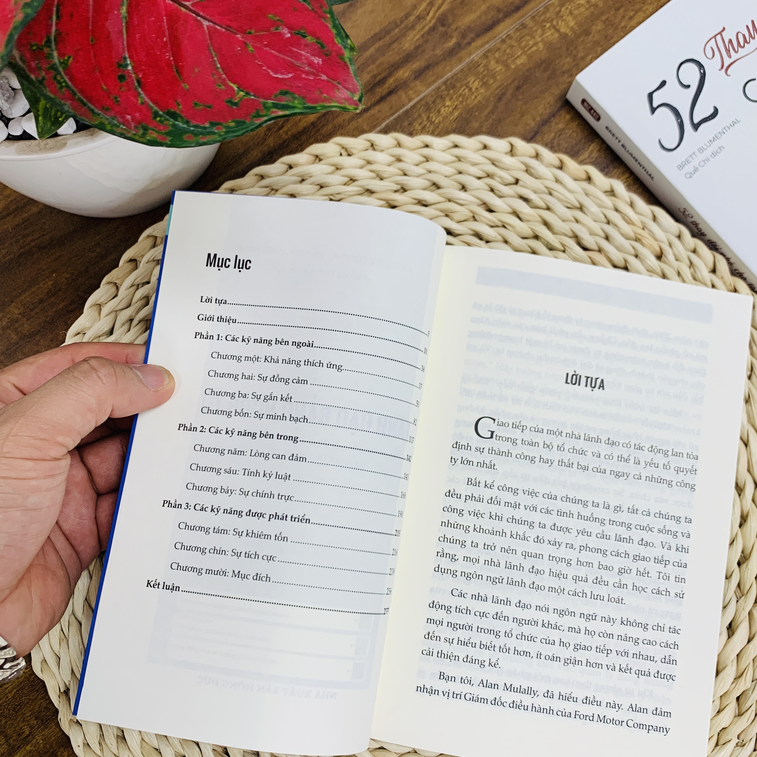 Lãnh Đạo Bằng Ngôn Từ: Mở Khóa Lối Giao Tiếp Và Truyền Đạt Của Nhà Lãnh Đạo Xuất Chúng
