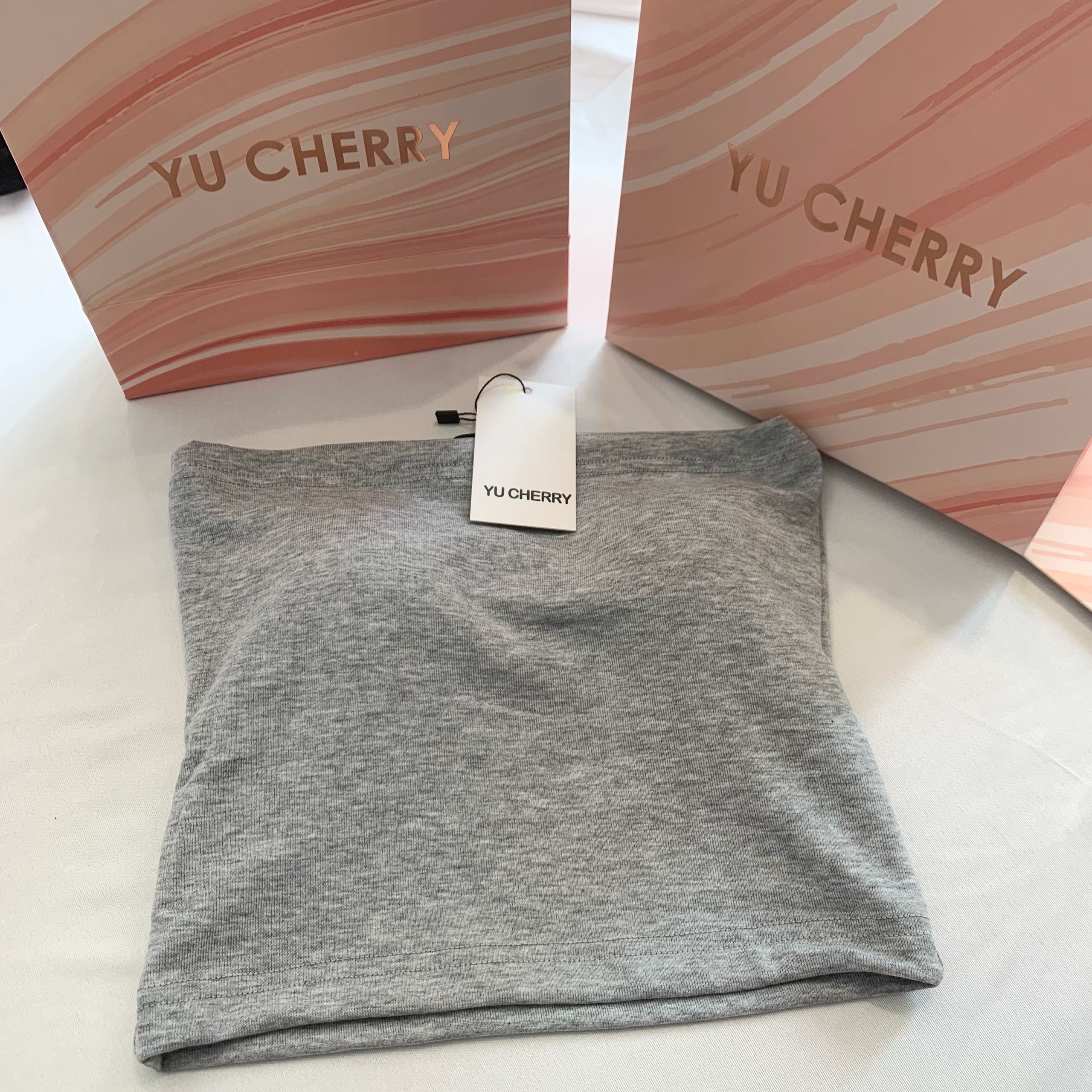 [BUY 1 GET 1] YU CHERRY | Áo ống có mút ngực, Áo quây có mút ngực, Áo ống croptop không xù lông YU's Strapless YA438