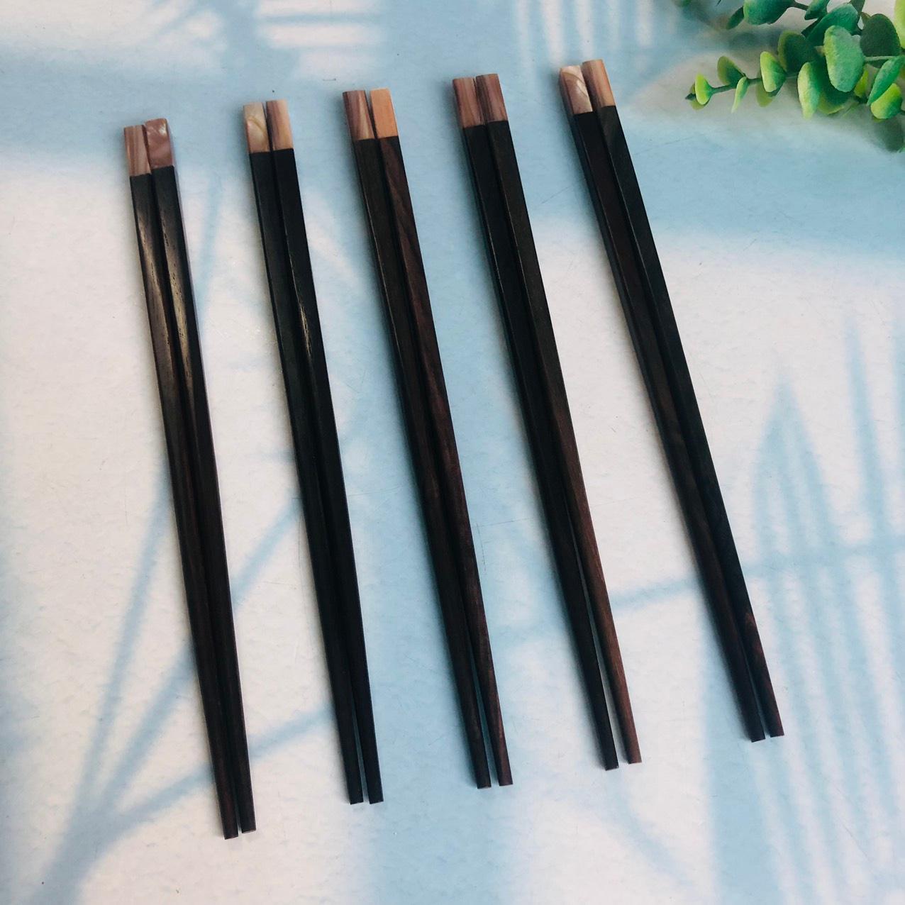 Đũa Gỗ Trắc Đen Cán Gắn Trai Hồng 24cm, Đũa Gỗ Ăn Cơm, Phụ Kiện Bàn Ăn, Nhà Hàng, Khách Sạn