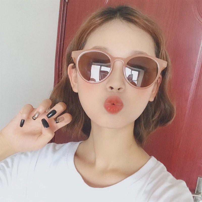 Kính mát màu kẹo ngọt phong cách retro